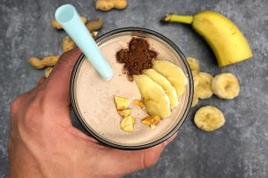 Smoothie με γάλα αμυγδάλου και φυστικοβούτυρο