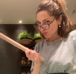 H Δέσποινα Βανδή έφτιαξε το τέλειο σοκολατένιο κέικ 1 το πρωί!
