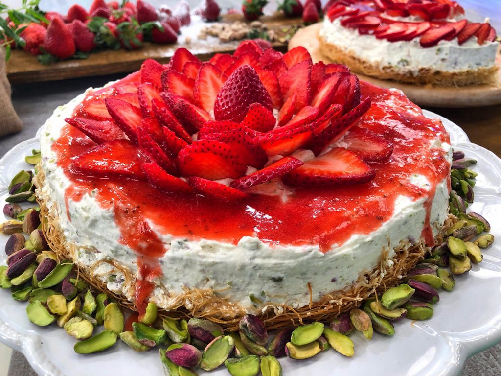 Cheesecake με κανταΐφι και κουλί φράουλας