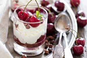 Cheesecake κεράσι στο ποτήρι