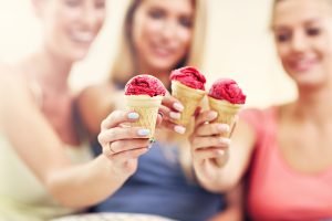 Παγωτό ή σορμπέ, σε χωνάκι ή κυπελλάκι; Με τι κριτήριο θα επιλέξεις;