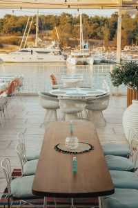 Bikini: Το must all day (and all night) των Σπετσών