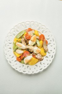 Κοτοσαλάτα με πατάτες, ντοματίνια και πράσινα φασολάκια