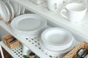 Πώς θα κάνετε το καλό σας σερβίτσιο να αστράφτει από καθαριότητα