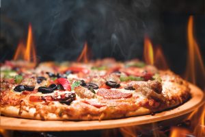 Πώς θα καθαρίσετε τις πλάκες ψησίματος πίτσας