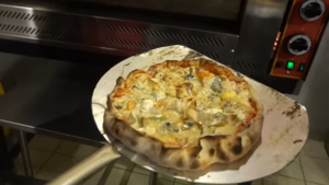 Ρεκόρ Γκίνες για Γάλλο pizzaiolo που έφτιαξε πίτσα 254 τυριών
