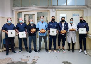 4.660 βασιλόπιτες στο προσωπικό νοσοκομείων από τη ΒΕΝΕΤΗ και την ΠΑΕ Απόλλων Σμύρνης