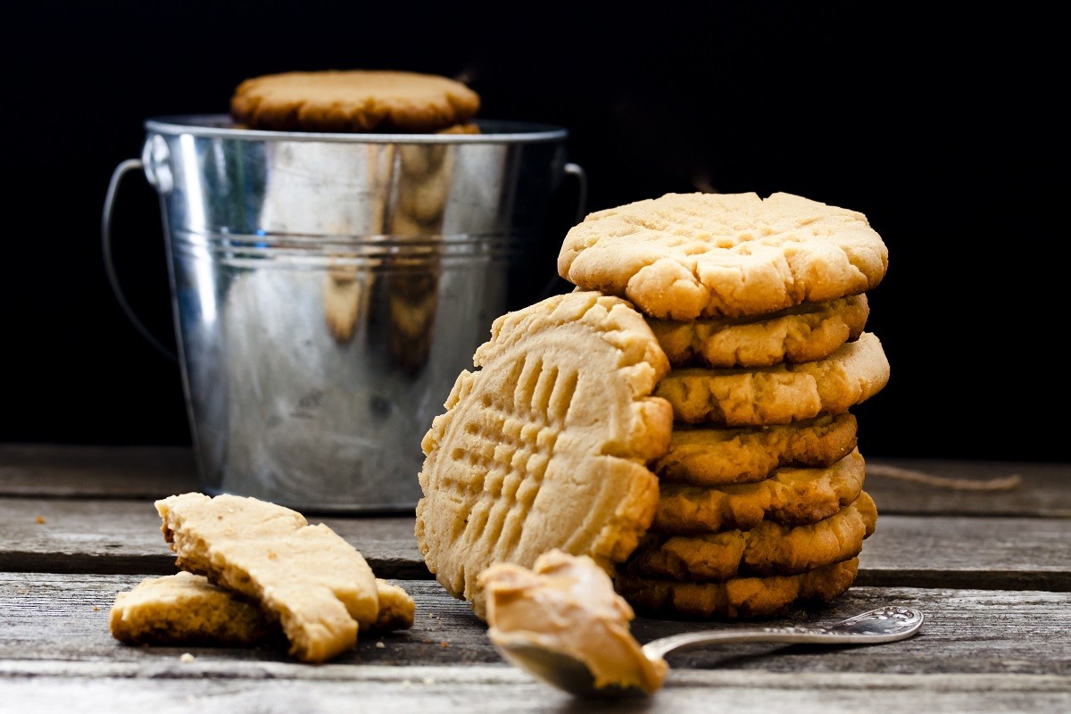 shortbread cookie with peanut butter