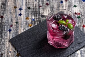 Hard seltzer: Γιατί θεωρείται η νέα τάση στα αλκοολούχα ποτά;