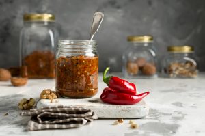 Γνωρίζουμε την ατζίκα, τη γεωργιανή σάλτσα-φωτιά