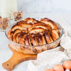 Πουτίγκα με τσουρέκι και ξηρούς καρπούς