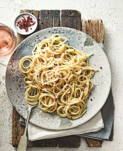 Cacio e pepe rosso (Κάτσιο ε πέπε με ροζ πιπέρι)