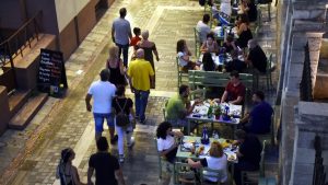 Άνοιγμα της εστίασης: Τι αλλάζει για τους εμβολιασμένους