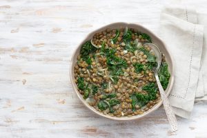 Vegan πιάτο με κέιλ και φακή «βόμβα» πρωτεΐνης