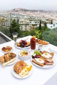 Για κυριακάτικο brunch με θέα την Αθήνα