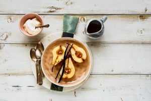 Πανεύκολο επιδόρπιο αχλαδιού με κρέμα αμυγδάλου και ελάχιστη ζάχαρη