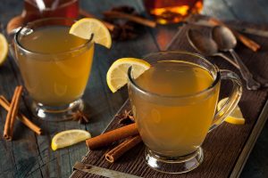Hot Toddy: Το ζεστό κοκτέιλ, που κάνει καλό και στο κρυολόγημα!