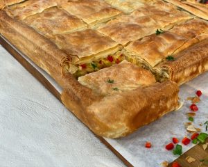 Κοτόπιτα με πράσο και πιπεριές