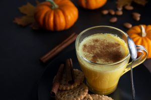 Φτιάχνουμε vegan latte τσάι με κολοκύθα