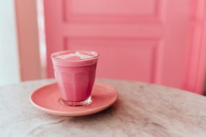 Pink latte: ο «καφές» από παντζάρια που θα σας δώσει ενέργεια
