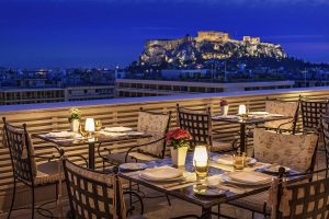 Δείπνο μετά μουσικής με θέα τη φωταγωγημένη πλατεία Συντάγματος!