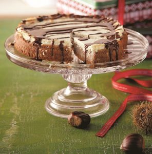 Cheesecake με πουρέ κάστανο στο φούρνο και σιρόπι σοκολάτας