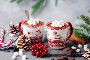 Γιορτινό ρόφημα σοκολάτας red velvet