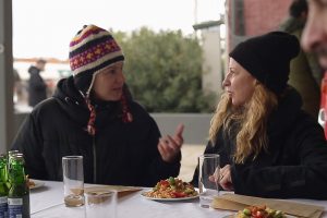 Food On: Μοιραζόμαστε το ίδιο τραπέζι, εξαλείφουμε τον κοινωνικό αποκλεισμό