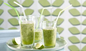 3 συνταγές για υγιεινά πράσινα smoothies που θα αλλάξουν τα πρωινά μας