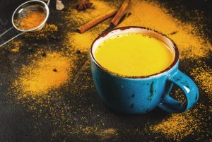 Θρεπτικό latte με κουρκουμά, το χρυσό γάλα