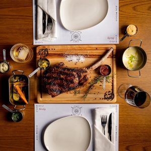 Πήγαμε στο Δον Μόσκιο, το νέο steakhouse της Κηφισιάς, για rib eye και burger προβατίνας