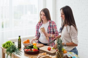 Συμβουλές για να τρώμε υγιεινά ακόμα κι όταν δεν έχουμε χρόνο να μαγειρέψουμε