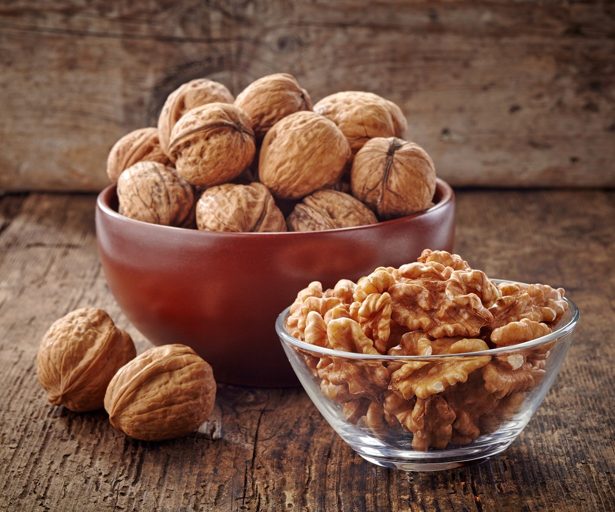 various kinds of walnuts