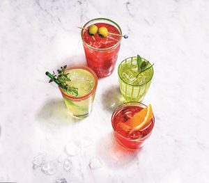 Aperitivo cocktails: Φτιάχνουμε τα αγαπημένα μας spritz με βάση το αφρώδες κρασί