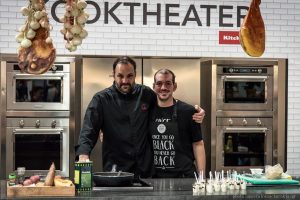 O Γρηγόρης και ο Παναγιώτης κάνουν διεθνές το μαύρο σκόρδο Πηλίου, στην πρώτη Black Garlic Boutique