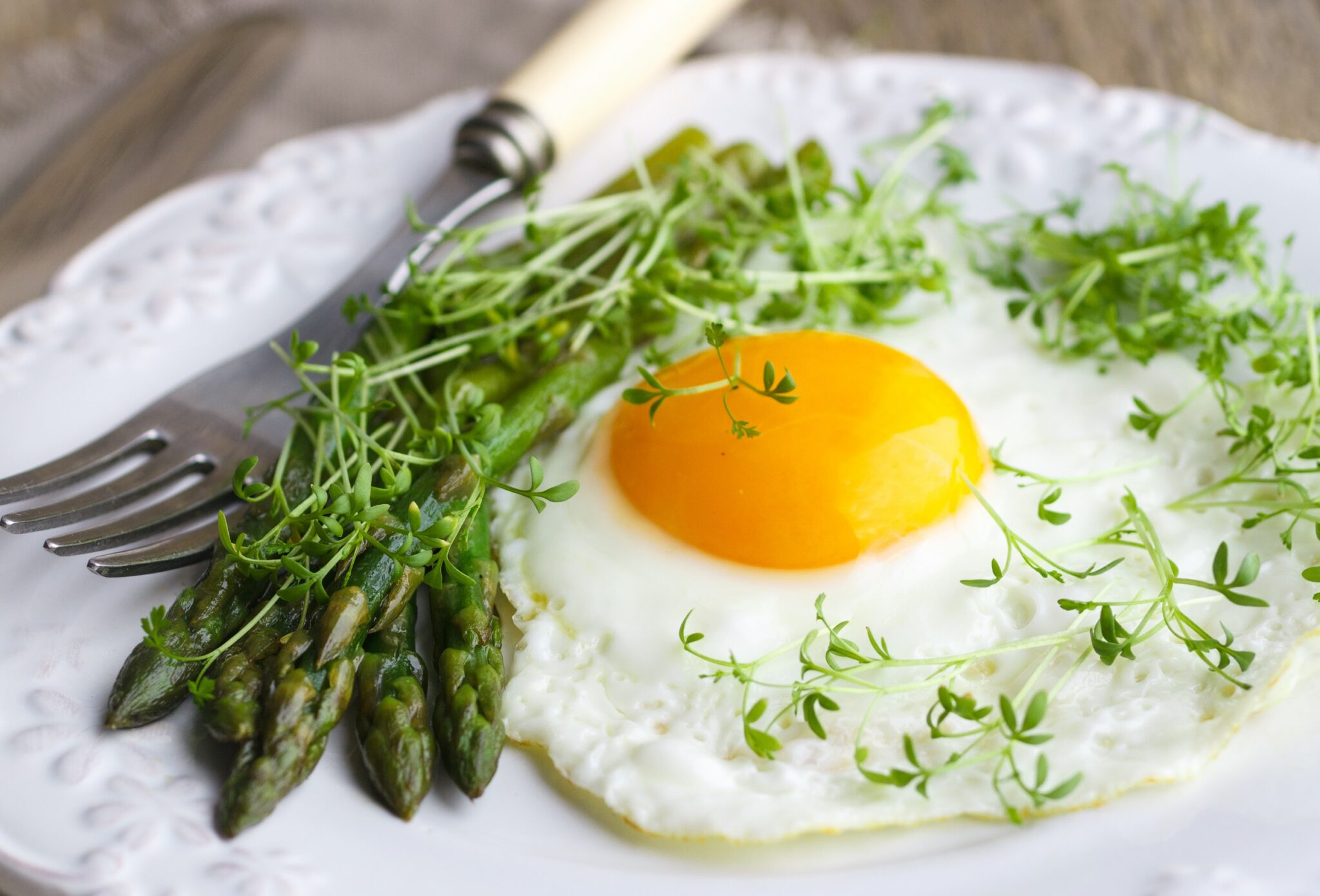 Breakfast,Of,Fried,Eggs,,Asparagus,And,Watercress,Salad