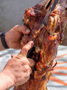 Τα σημαντικότερα tips για το αρνί στη σούβλα και οι εναλλακτικές στο φούρνο και την κατσαρόλα