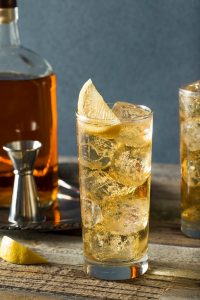Τα highballs κοκτέιλ επιστρέφουν