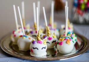 Γλειφιτζούρια cake pops: Το trend του TikTok με το 1 δισ. προβολές