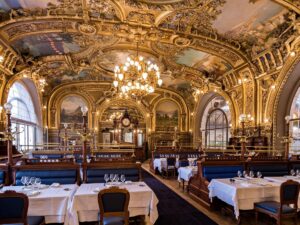 Le Train Bleu στο Παρίσι: Πολυτελές δείπνο σε σκηνικό του 1900