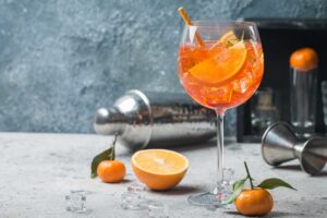 Aperol Spritz: Απλά tips για να το πετυχαίνετε πάντα- Ποια είναι τα πιο συχνά λάθη στην παρασκευή του