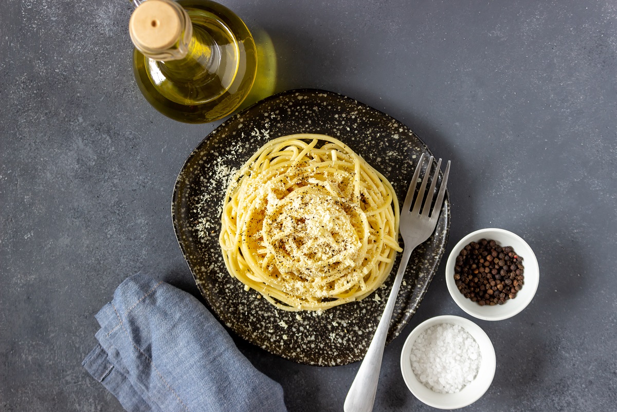 Roman pasta spaghetti with black pepper and cheese. Cacio e pepe. Recipes.