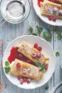 Κρέπες με τυρί και raspberry sauce