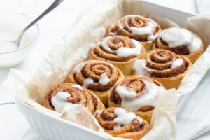 Cinnamon rolls: Το κόλπο για να πετύχετε το τέλειο σχήμα
