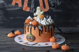 Μπαίνουμε σε Halloween διάθεση με τις φετινές γλυκές δημιουργίες των ζαχαροπλαστείων