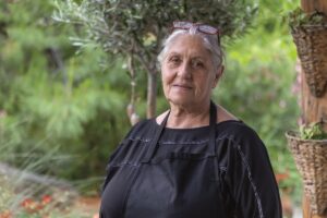 Γιώτα Κουφαδάκη, μια μαγείρισσα- θρύλος: Οι αξίες και οι συνταγές της cheffe patronne της Μπουκαδούρας
