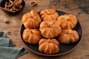 Halloween: Πώς να φτιάξετε μπριός κολοκύθας βήμα-βήμα