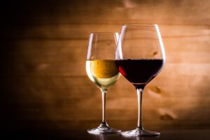 Wine pairing: Με ποια κρασιά ταιριάζει η φοκάτσια με κάστανα, μπέικον και κρεμμύδια;