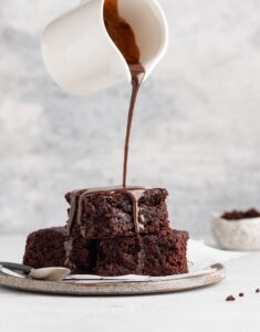 Ο σωστός τρόπος να τεστάρετε τα brownies με μια οδοντογλυφίδα