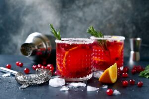 Red,Christmas,Cocktail,With,Cranberries,And,Oranges,In,A,Glasses